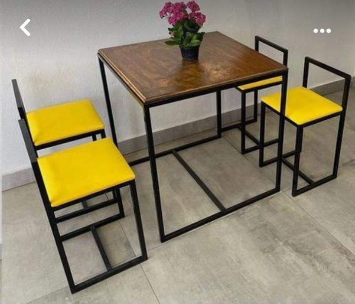 Conjunto de mesa e cadeiras industrial